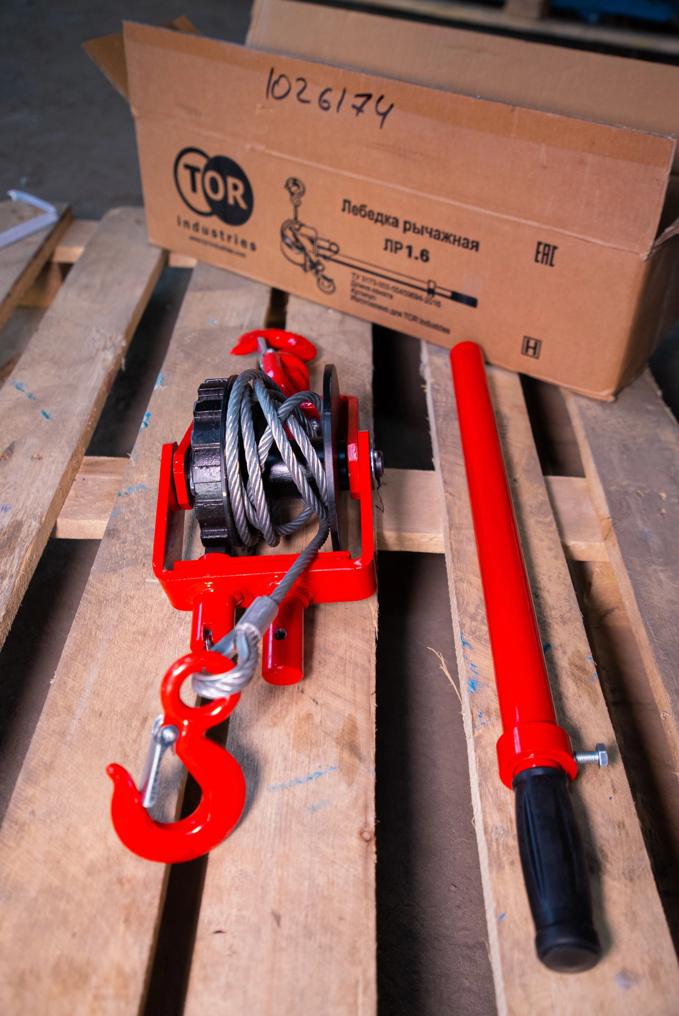 Лебедка ручная TOR ЛР-1,6 3 м